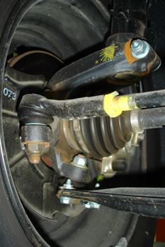 Dirección. Detalle de barra y rótula de dirección