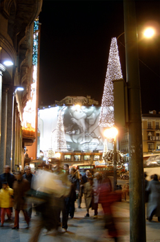 Ciudad adornada por Navidad