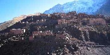 Pueblo de Aroumd en la ladera del Monte Toubkal, Marruecos