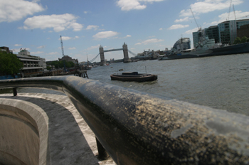 El río Támesis y la Torre de Londres, Reino Unido