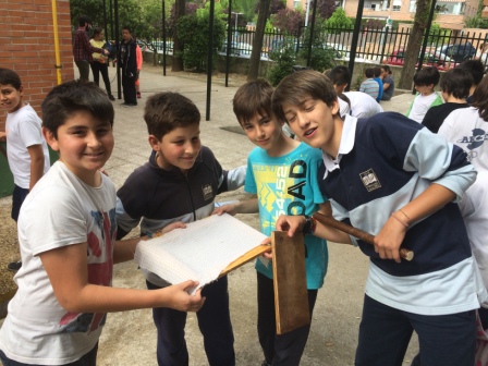 2017_04_21_JORNADAS EN TORNO AL LIBRO_TALLER PAPEL RECICLADO_5º Y 6º 1