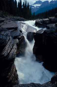 Salto de agua, Montañas Rocosas (Canadá)