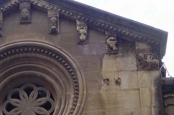 Detalle de adornos en muro, Huesca