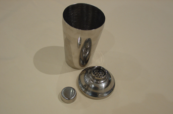 Coctelera de tres cuerpos abierta