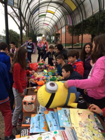 2017_01_MONTANDO EL MERCADILLO SOLIDARIO 16