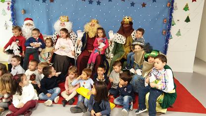 Los Reyes Magos visitan el colegio 13