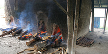 Fábrica de ladrillos, Batak, Sumatra, Indonesia