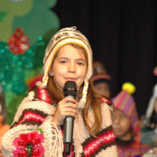 UNIENDO MUNDOS EN NAVIDAD. FESTIVAL 18 18