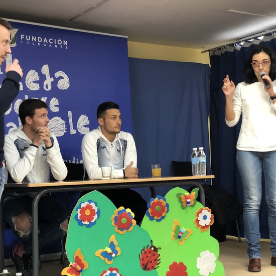 Jugadores del CD Leganés visitan el cole 5