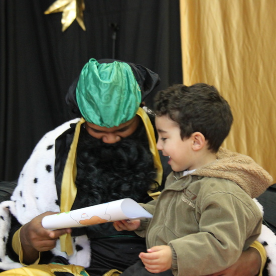 Visita de sus Majestades los Reyes Magos al colegio Luis Bello en moto 2018 37