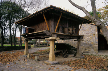 Quintana: Hórreo, Museo de del Pueblo de Asturias, Gijón