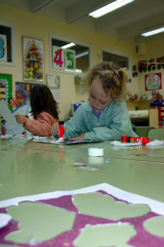 Realizando manualidades