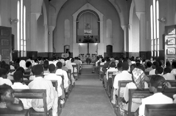 Interior de la Catedral de Nacala, Mozambique