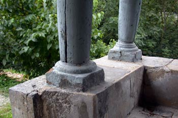 Columnas de la Iglesia de San Martín de las Puentes, Pola de Len