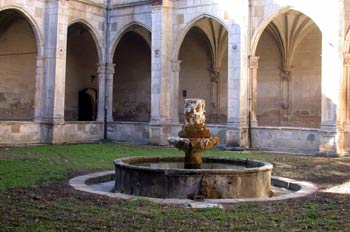 Claustro Antiguo del Monasterio de Irache, Ayegui, Comunidad For