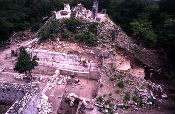 Trabajos de restauración en Chichén Itzá, México