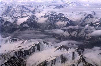 Vista aérea del Himalaya, en la región de Leh, Ladakh, India