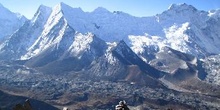 Amphu Laptse con glaciar del Ama Dablam