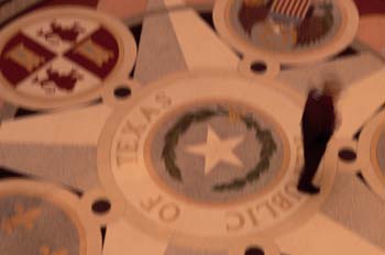 Suelo, con distintivos de Texas