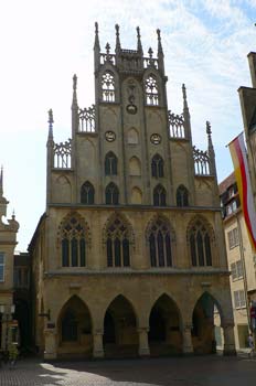 Fachada del ayuntamiento de Muenster, Alemania