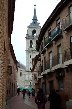 La Magistral vista desde la Plaza de la Victoria, Alcalá de Hena