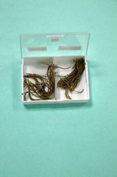 Hilo retractor ancho