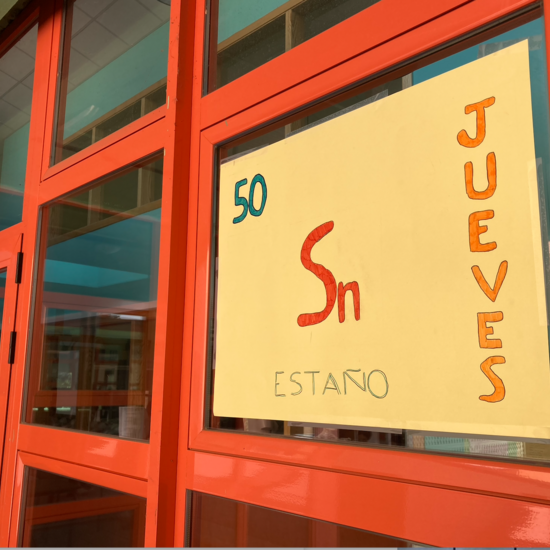 Cartel realizado por el alumnado para el stand dedicado al estaño