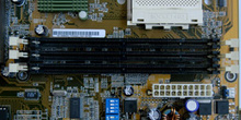 Detalle Zócalo de memoria tipo DIMM (168 contactos)