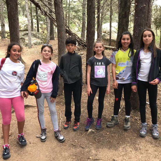 NIÑAS/OS DE 5º NATURALEZA VIVA EN LA PEDRIZA. HOSTOS POR EL PLANETA 9