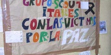 Pancarta de solidaridad con las víctimas de los Atentados del 11