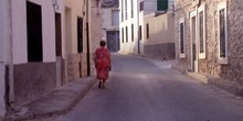 Mujer caminado, Sacramenia, Segovia, Castilla y León