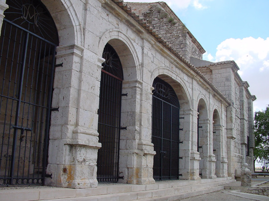 Lateral iglesia en Campo Real