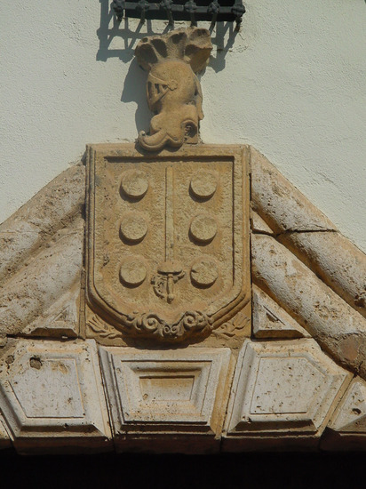 Detalle de escudo en Meco