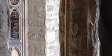 Ventana y columna, parte antigua de la Sagrada Familia, Barcelon