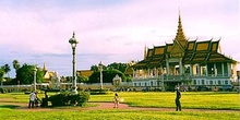 Acceso al Palacio Real en Phnom Pehn, Camboya