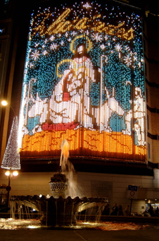 Grandes almacenes adornados en Navidad