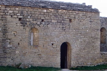 Fachada norte de la iglesia lombarda primitiva, Huesca