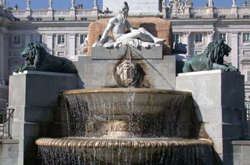 Fuente de la Plaza de Oriente, Madrid