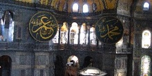 Interior del espacio principal de la Santa Sofía, Estambul, Turq