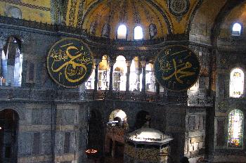 Interior del espacio principal de la Santa Sofía, Estambul, Turq