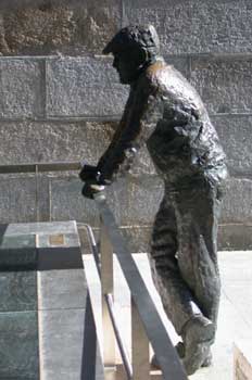 Espectador de restos arqueológicos, alcázar y muralla árabe