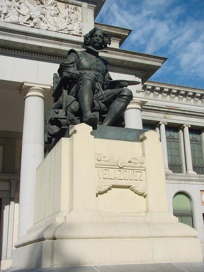 Estatua de Velázquez en entrada del museo de El Padro de Madrid