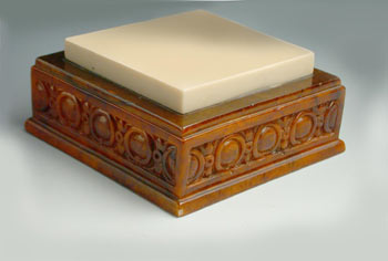 Pedestal de madera y marmol