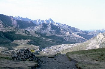 Pico Midi de Ossau con vista del valle