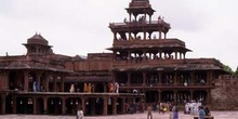 Vista de la ciudad abandonada de Fatepur Sikri, un día festivo,