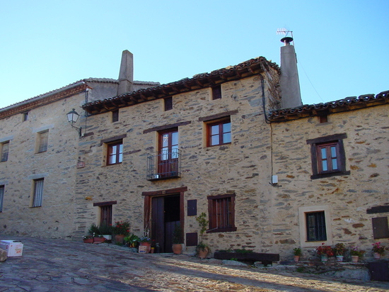 Calle y casa en La Hiruela