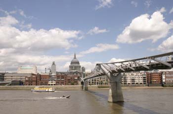 Millenium Bridge y Saint Paul Cathedral, Londres
