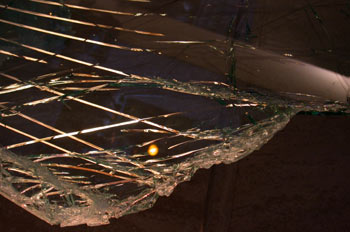 Luna de automóvil rota