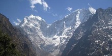 Thamserku y Kang Tega vistos desde Tengboche