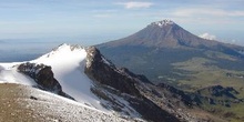 Vista del volcán Popocatepetl (5600m) desde el Iztaccihuatl